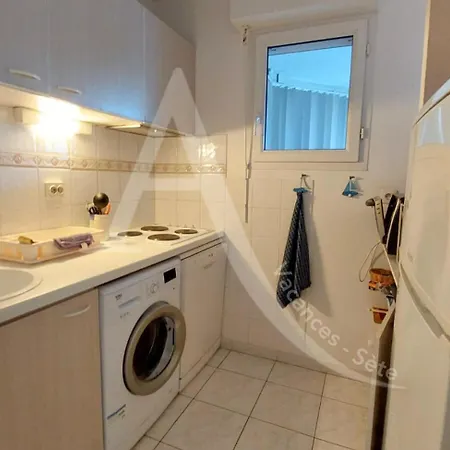 Proche Des Plages, Avec Piscine, T2 Equipe Wifi Avec Garage *