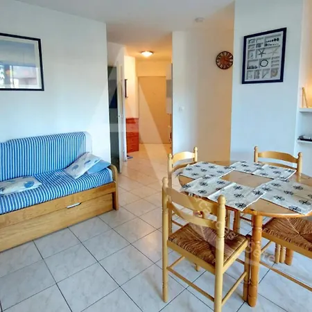 Proche Des Plages, Avec Piscine, T2 Equipe Wifi Avec Garage *